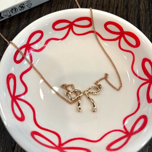 BRAND NEW - Jewelry Dish with Red Bow with H&M Gold Bow Necklace Set - Picture 2 of 2